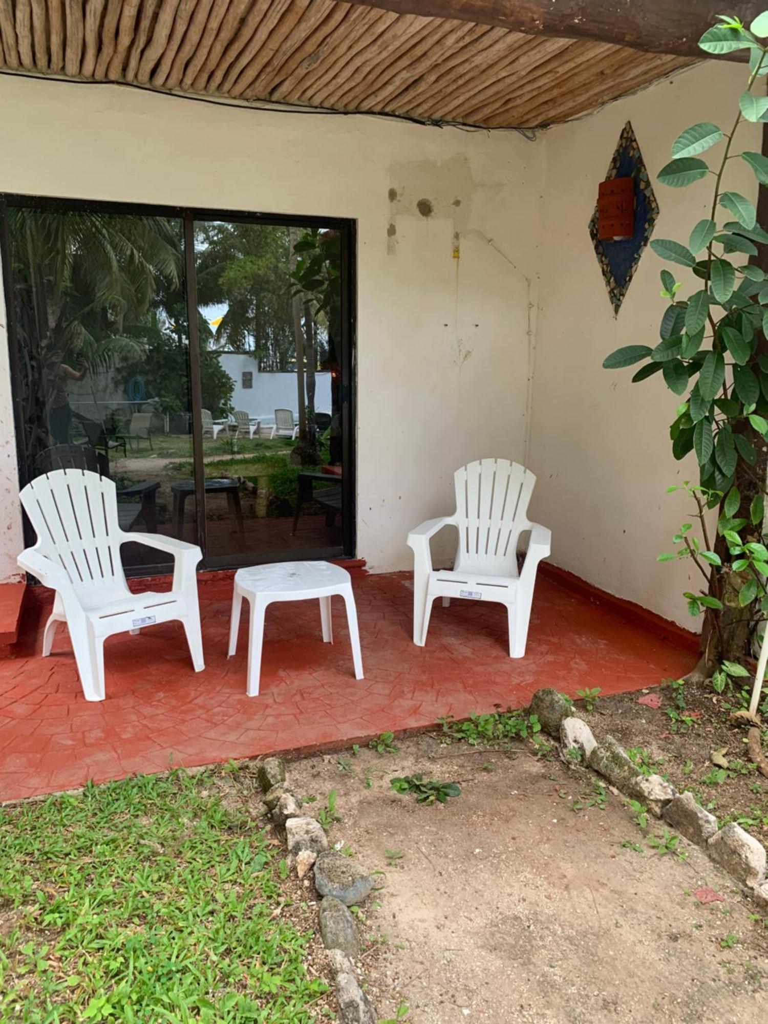 Casa Caribe Канкун Экстерьер фото A typical patio at a hotel in San José, Costa Rica